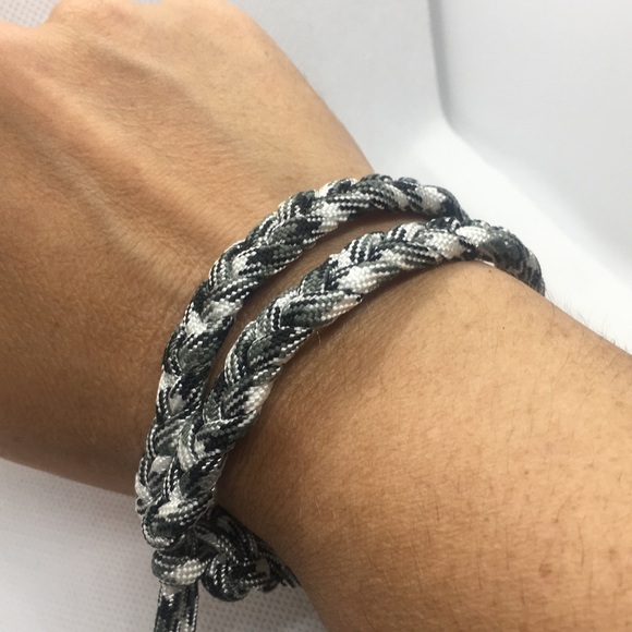 4 for $12: Paracord Bracelet - Picture 1 of 4